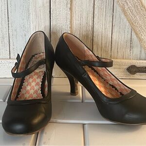 Bettie Page shoe by Ellie Black Mary Jane kitten Heels
